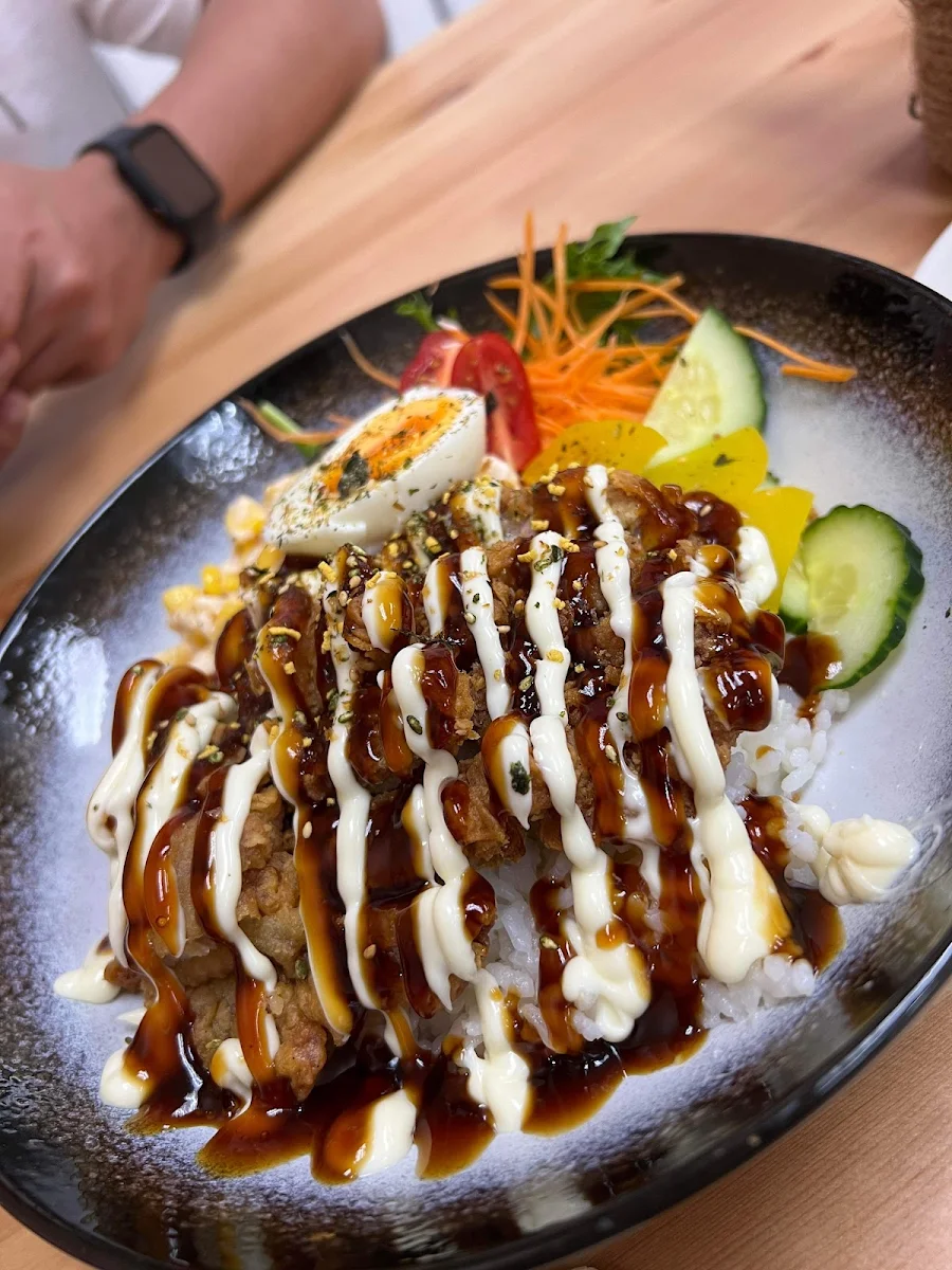 Highlights, Golden Pearl Sushi & Snack Bar