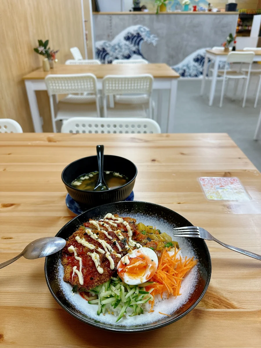 Highlights, Golden Pearl Sushi & Snack Bar