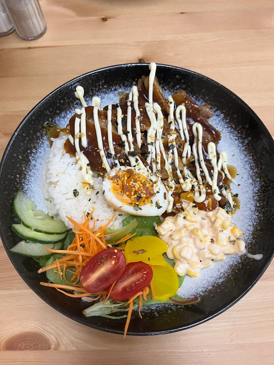 Highlights, Golden Pearl Sushi & Snack Bar