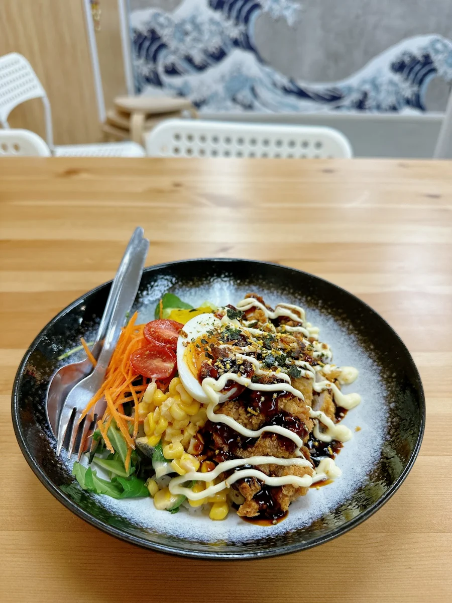 Highlights, Golden Pearl Sushi & Snack Bar