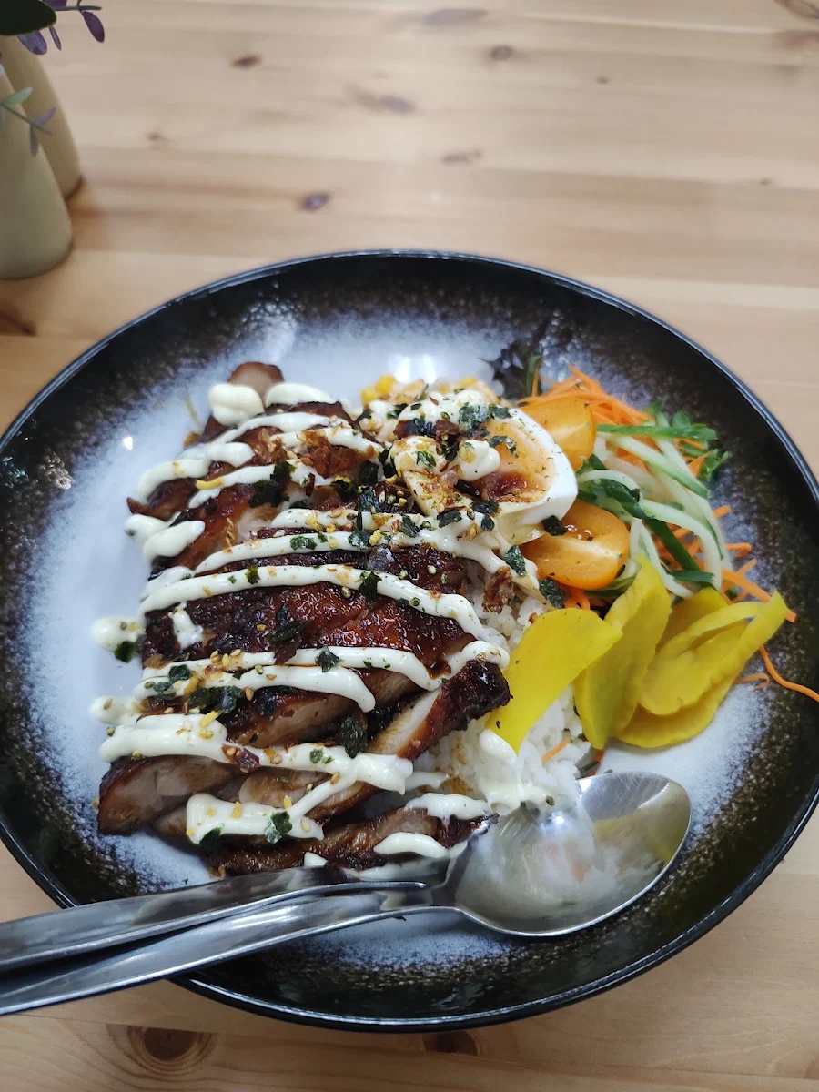 Highlights, Golden Pearl Sushi & Snack Bar
