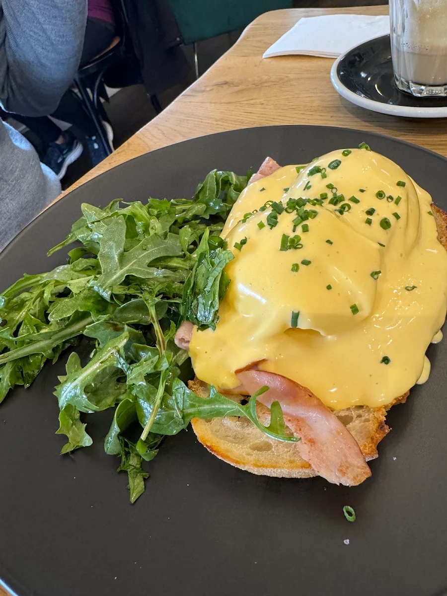 Eggs Benedict, Mondegreen Cafe
