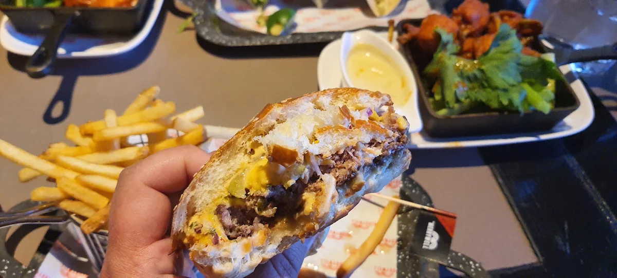Cheese Burger, The Merrywell