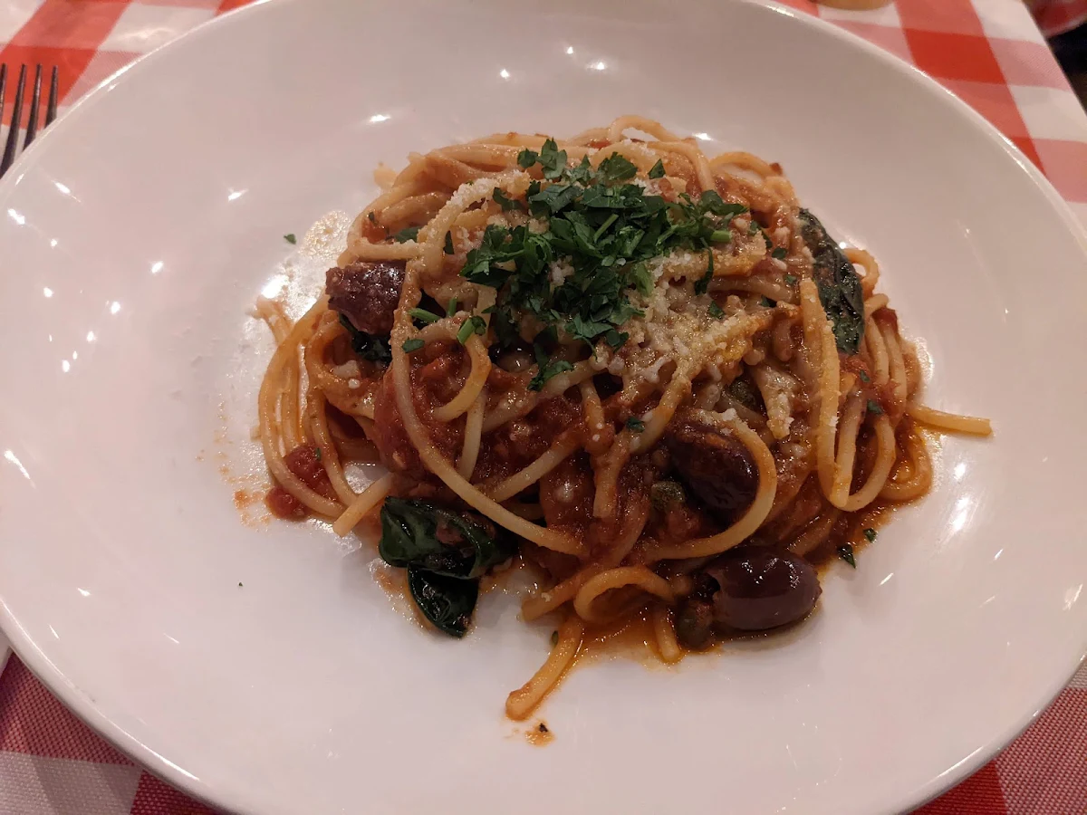 Spaghetti Alla Puttanesca, Piccolo Trattoria