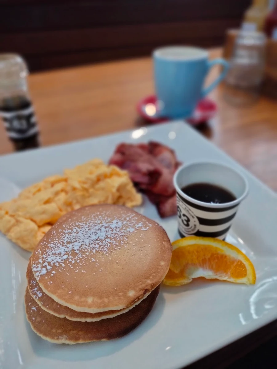 Highlights, Cafe 63 Sunshine Plaza