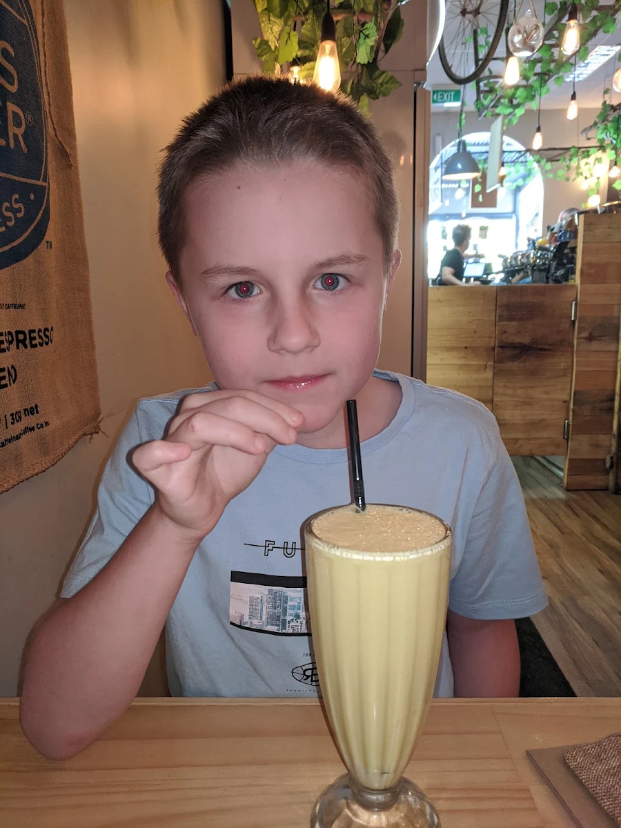Pineapple Milkshake, 7 Beans Coffee Echuca