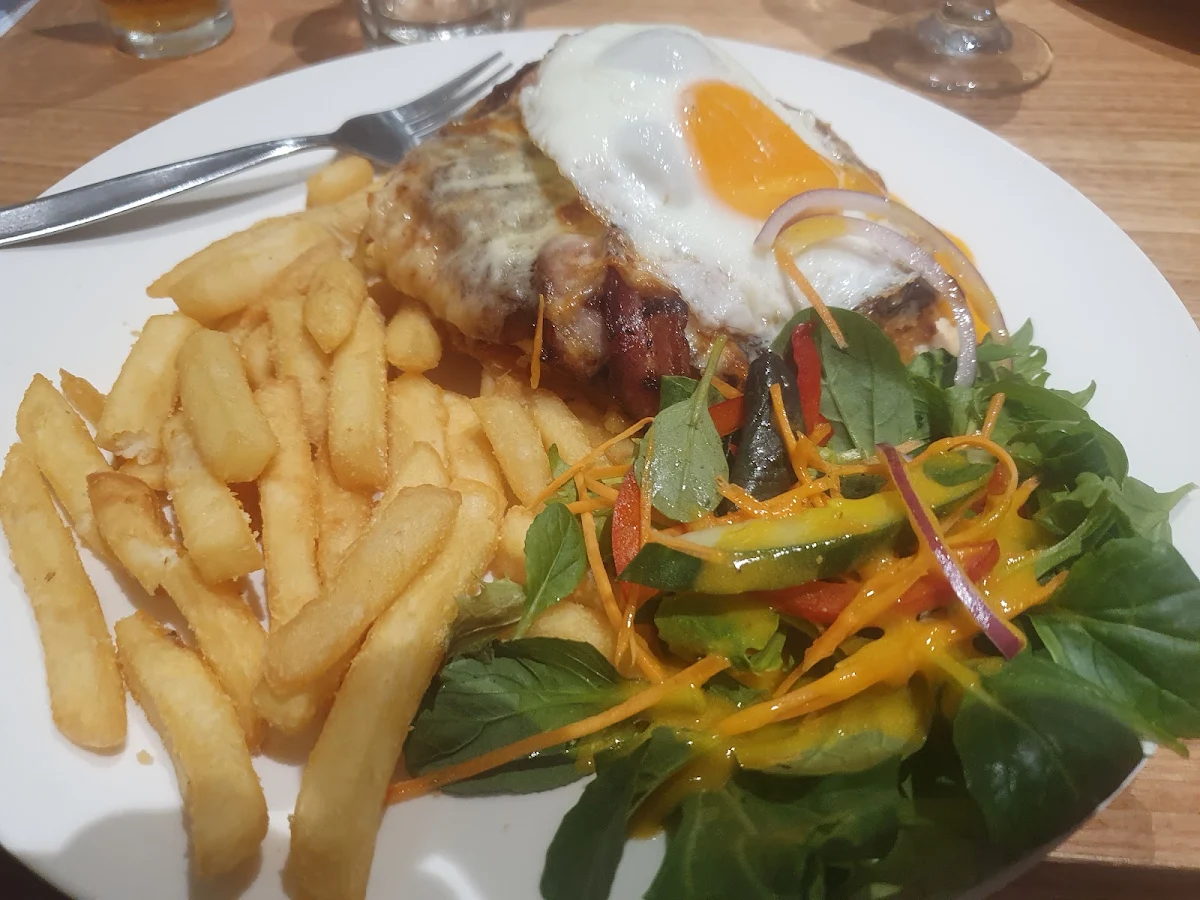 Aussie Parma, Cardinia Park Hotel