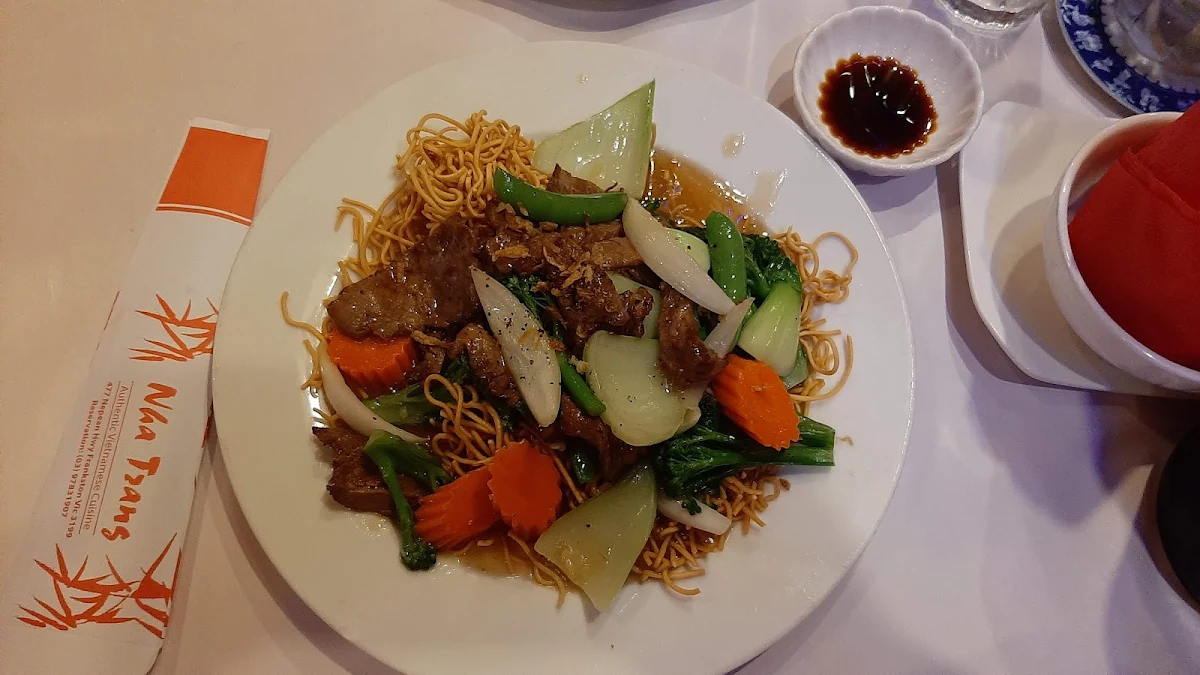Stir Fry Beef with Crispy Noodle