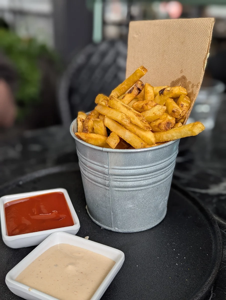 Chips, Miss Pryor