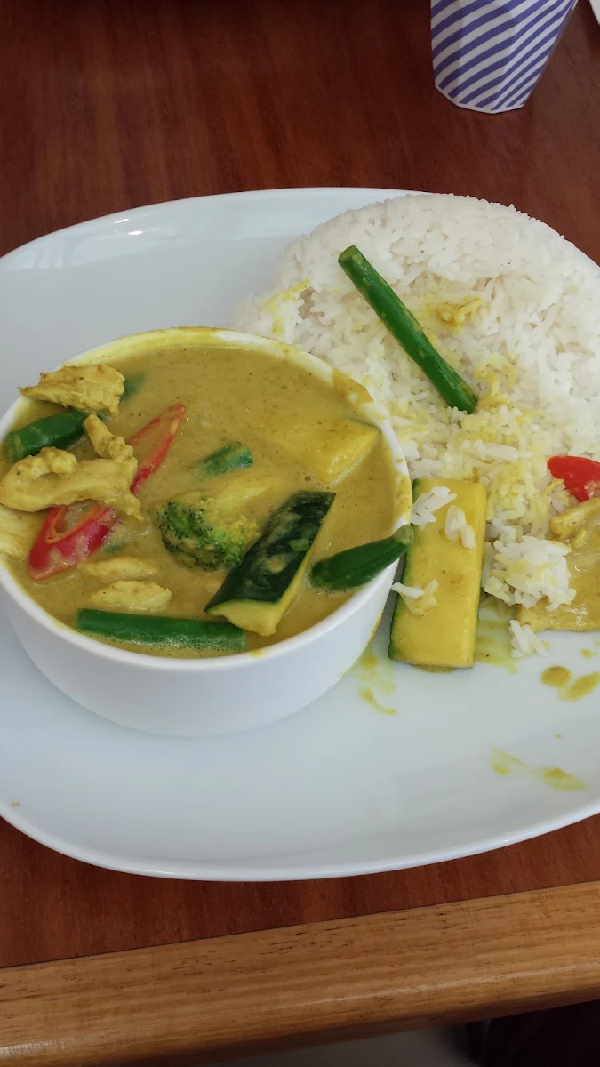 Choo Chee Fish with Rice, Red Lemon Thai
