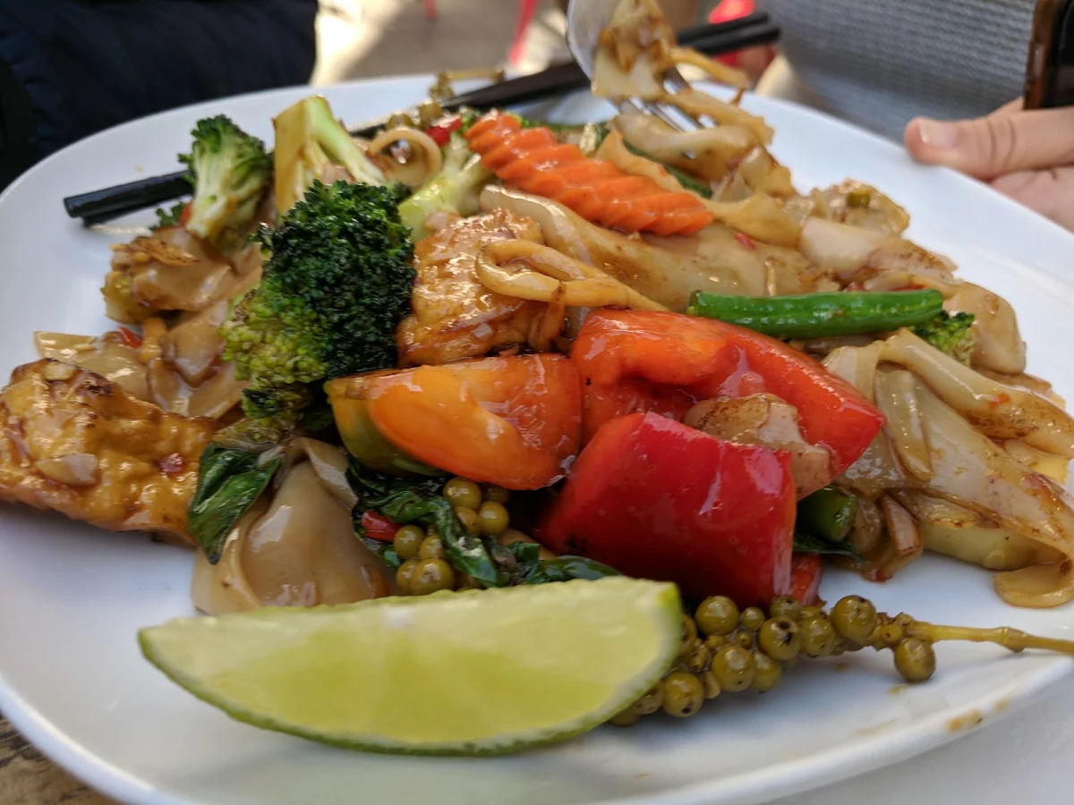 Pad Kee Mao, Red Lemon Thai