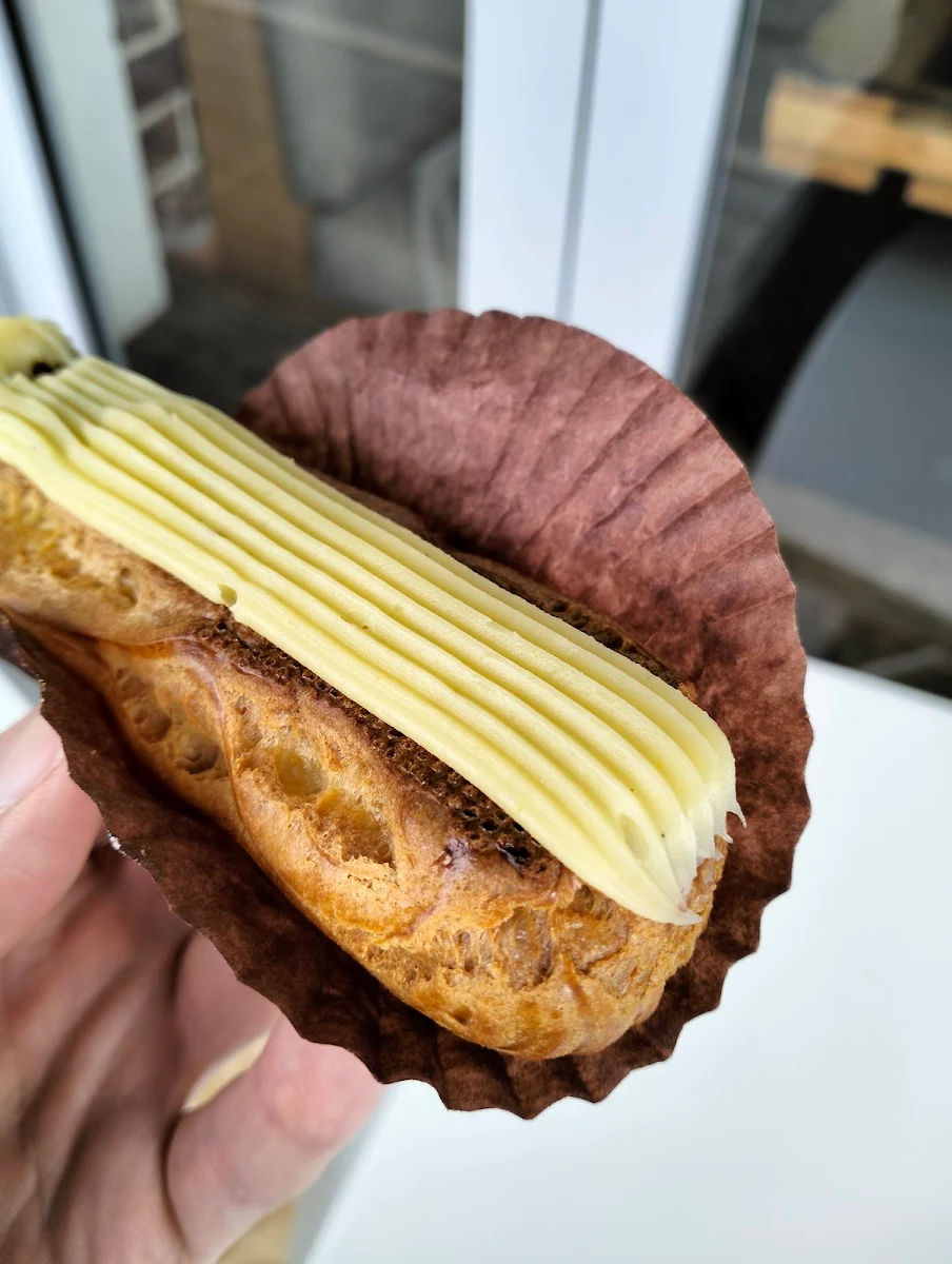 Eclair Vanille, Harvest Boulangerie Patisserie