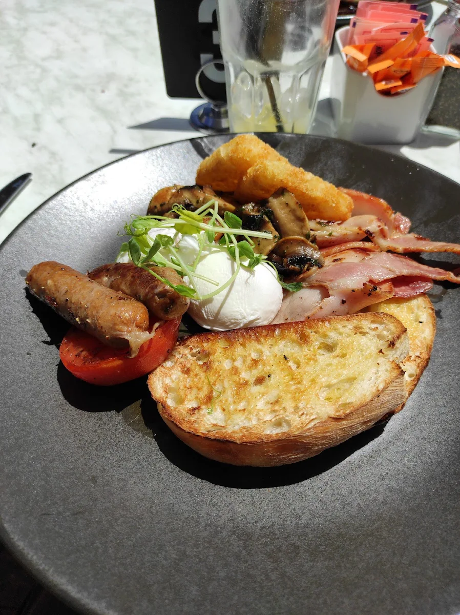 Aussie Breakfast, Cosi's Café