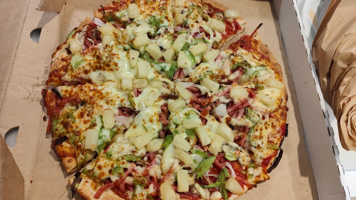 Americana Plus Pineapple, Johnny Boys Pizza Keysborough
