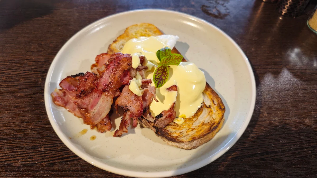 Eggs Benedict, Short Black Coffee