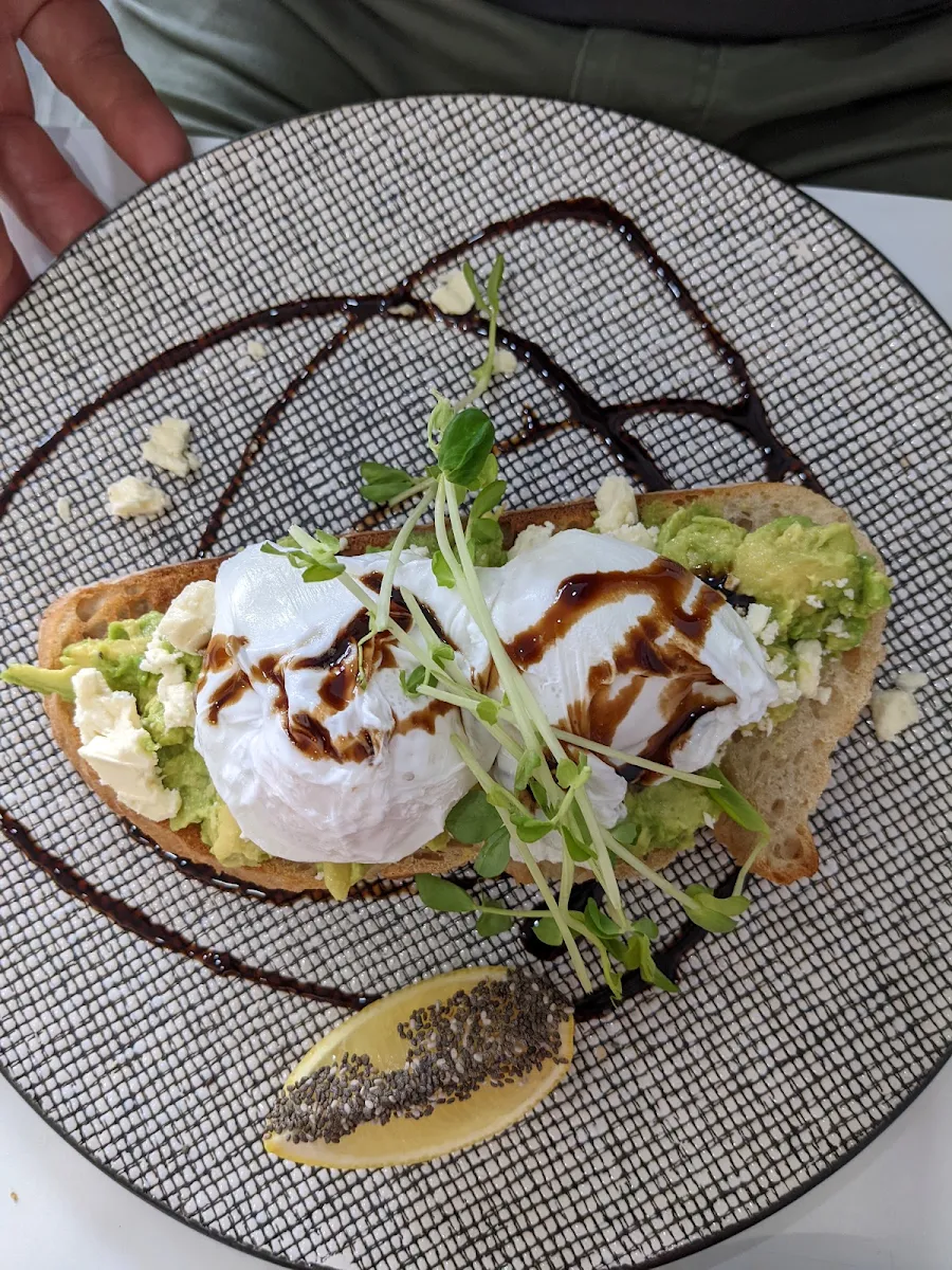 Avo Smash, Old Paris Cafe