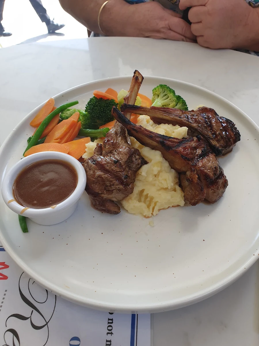 Lamb Cutlets, Oatley Hotel