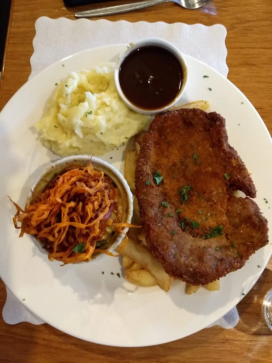 Highlights, Railway Tavern