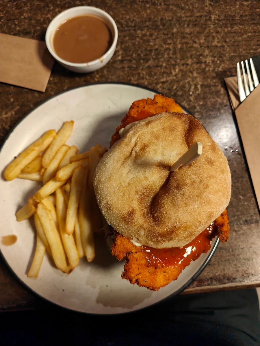 Highlights, Railway Tavern