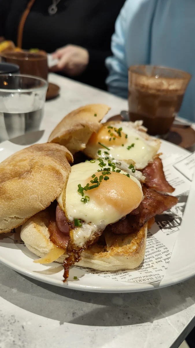 Eggs Benedict, Flinder’s Cafe