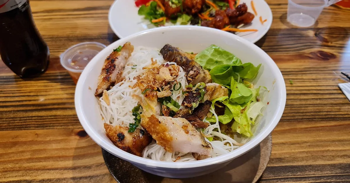 Crispy Roast Pork Vermicelli Bun Bowl