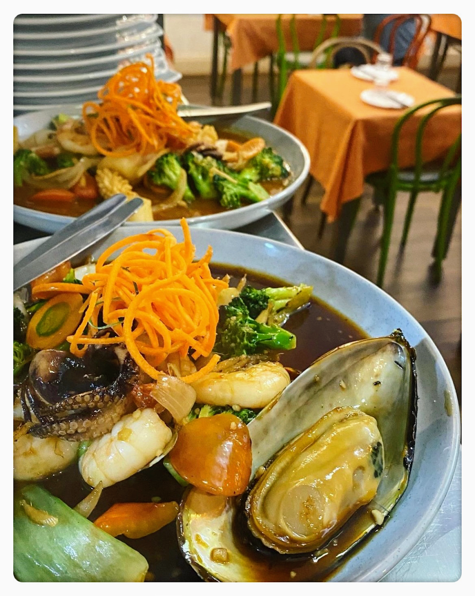 Highlights, Cafe de Orient
