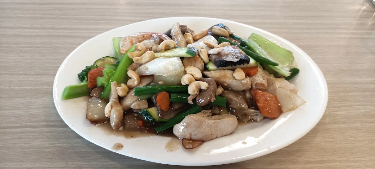 Combination Dish with Cashew Nuts and Vegetables