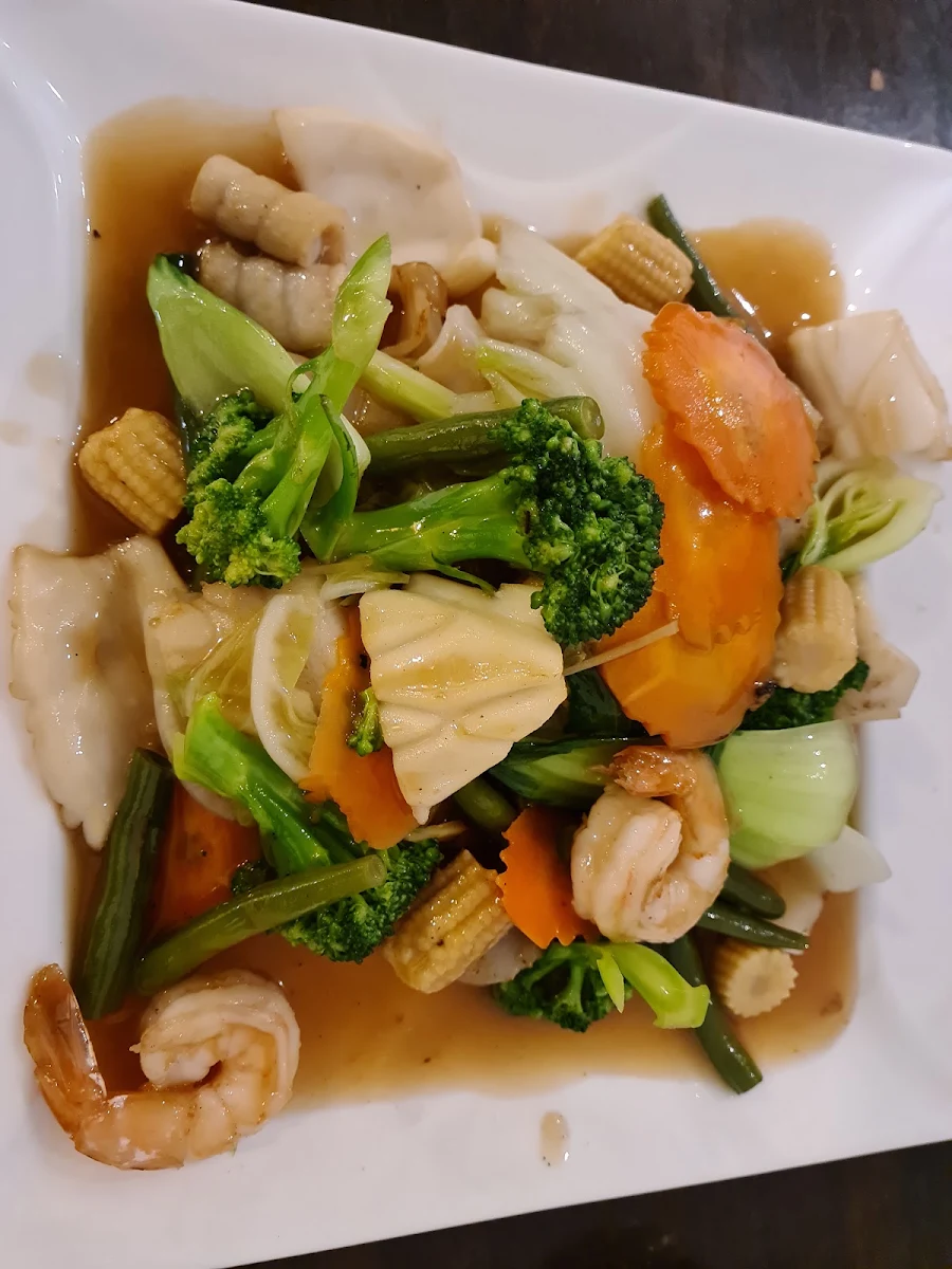 Squid with Cashew Nuts & Vegetables