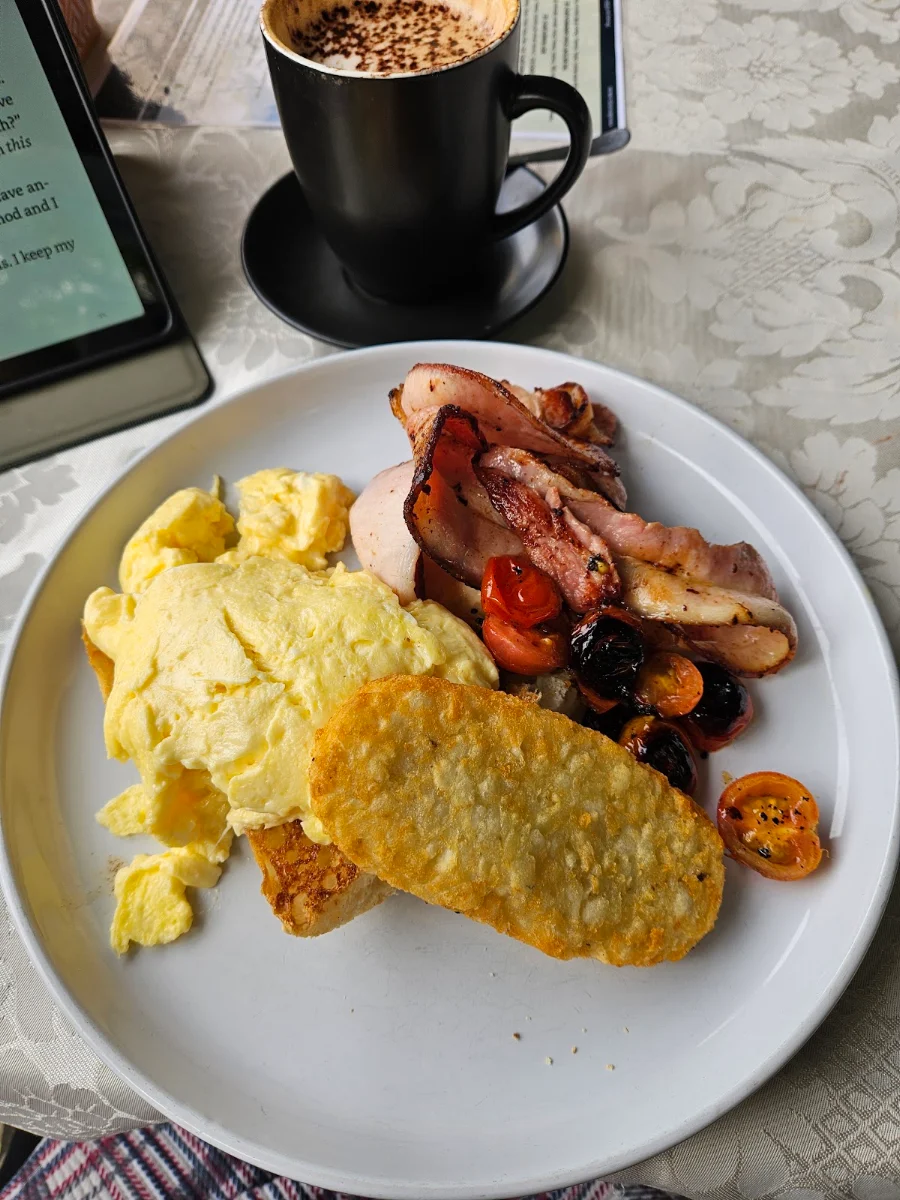 Scrambled Eggs with Bacon & Hash Brown