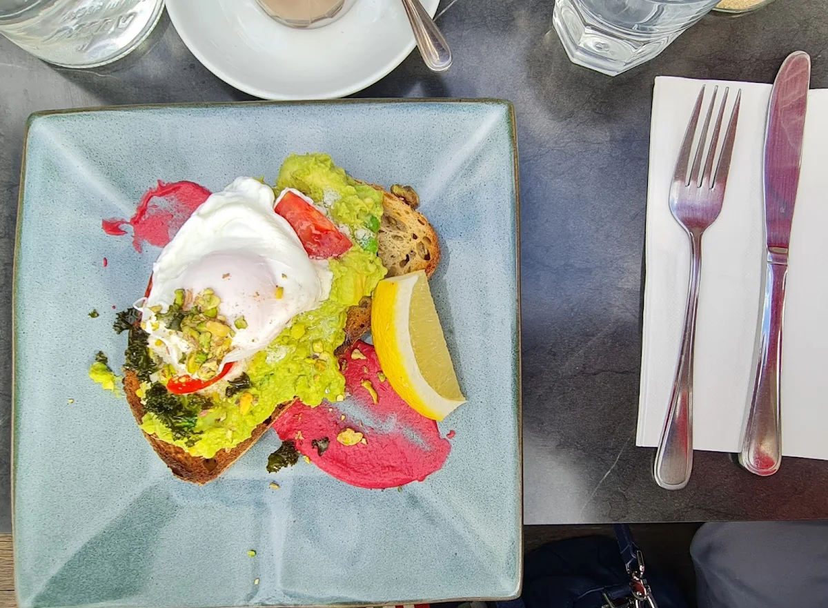 Smashed Avocado w Poached Egg