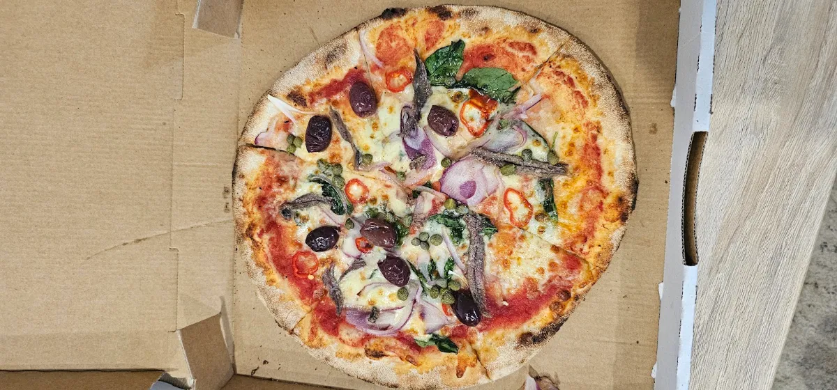 Capricciosa, The Local Metung