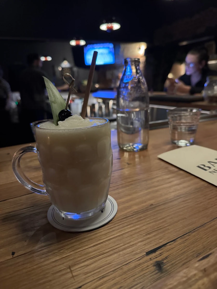 Highlights, Bar Nearby