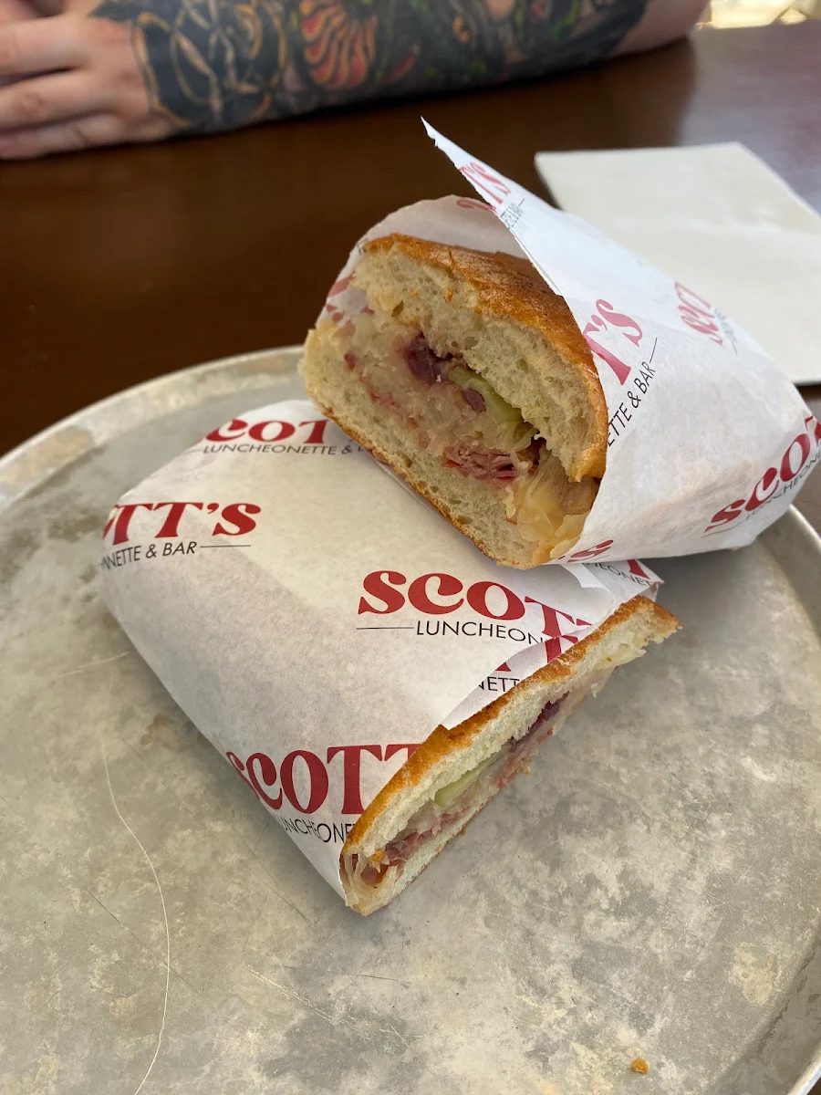 Highlights, Scott's Luncheonette & Bar