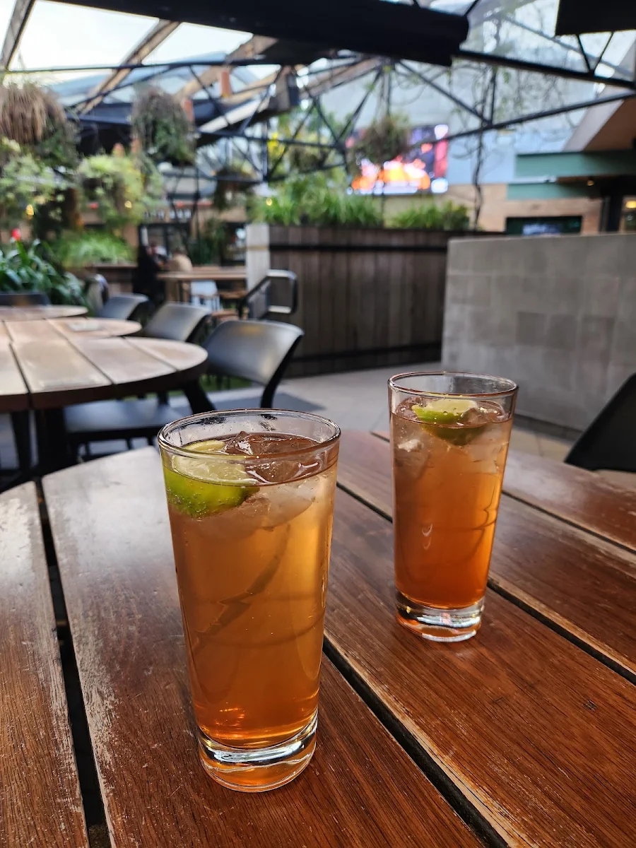 Lemon Lime Bitters, Corner Hotel