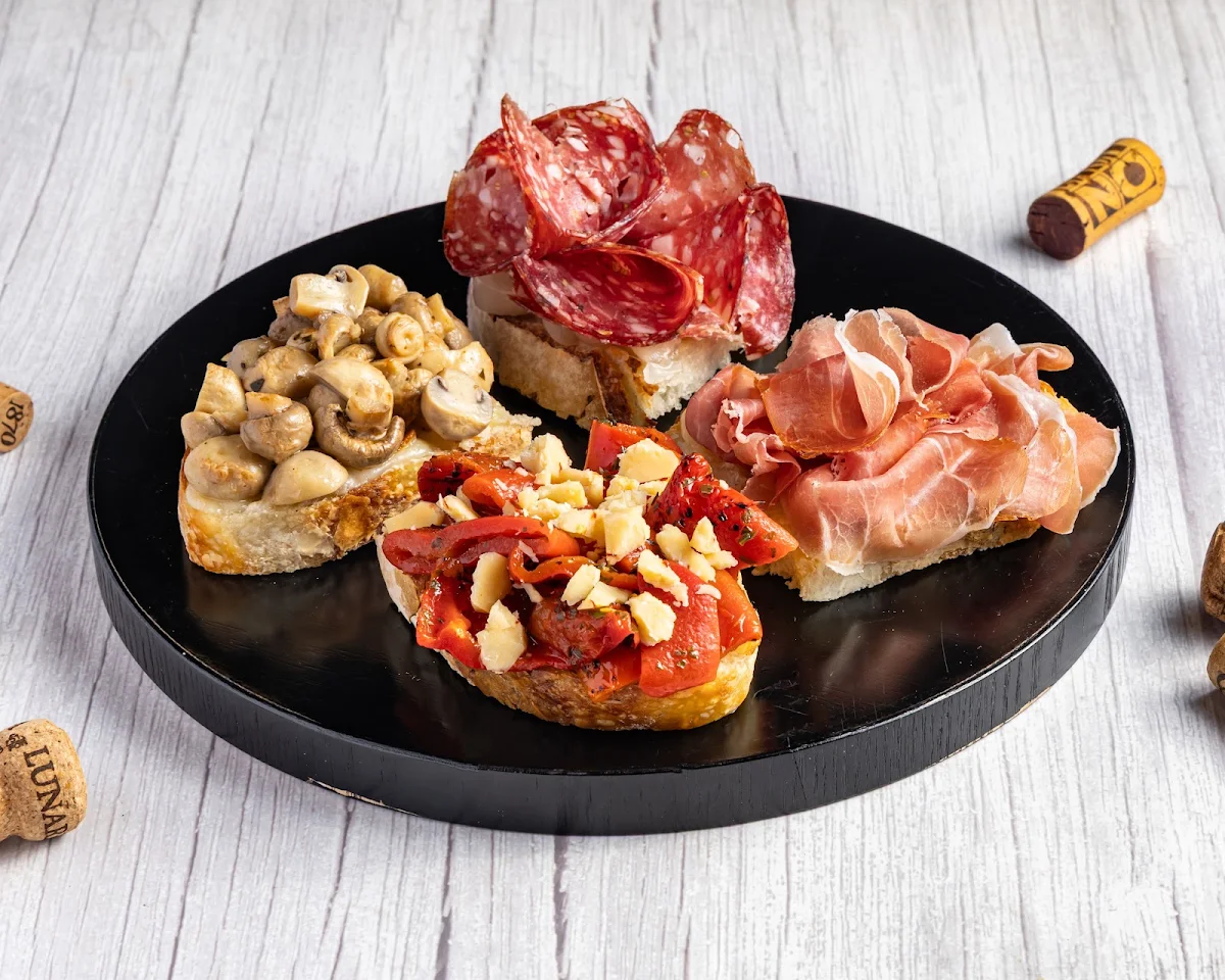 Highlights, L'Enoteca Wine Bar at Il Mercato Centrale