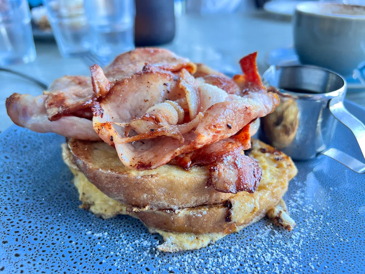 French Toast w Bacon & Maple Syrup