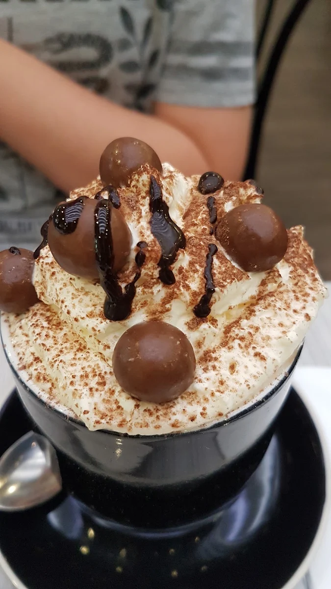 Highlights, caffe luxxe