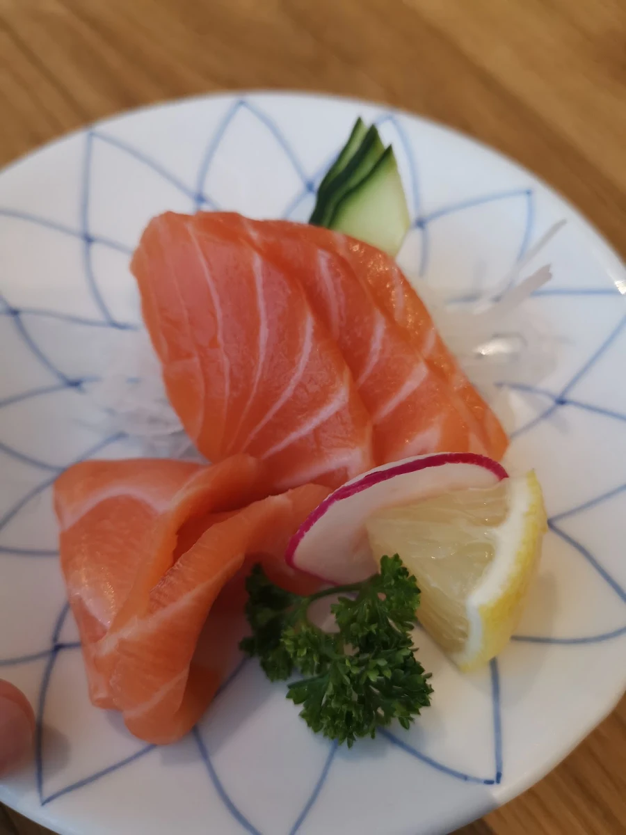 Salmon Sashimi, Marae Izakaya