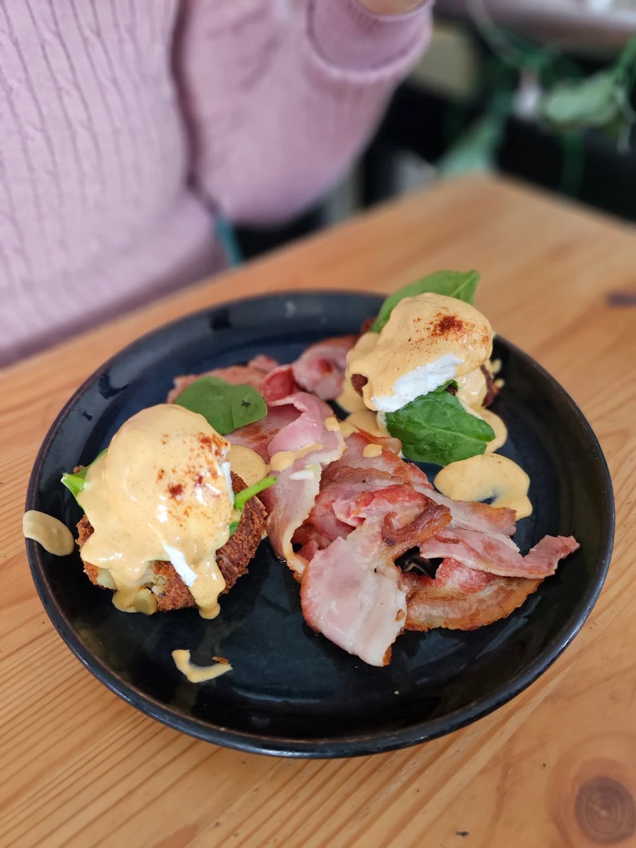 Eggs Benedict, Little Dreamer Cafe