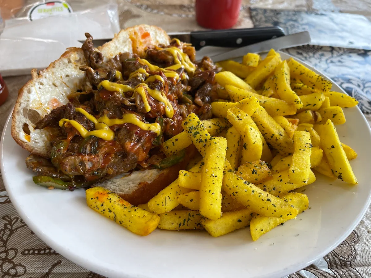 Highlights, Goldburger Express (Halal)