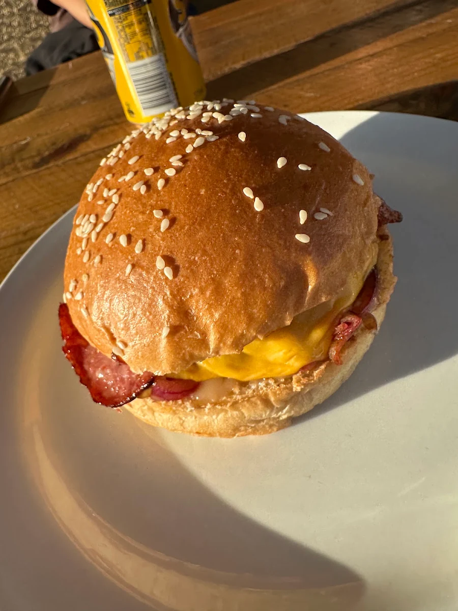 Highlights, Goldburger Express (Halal)
