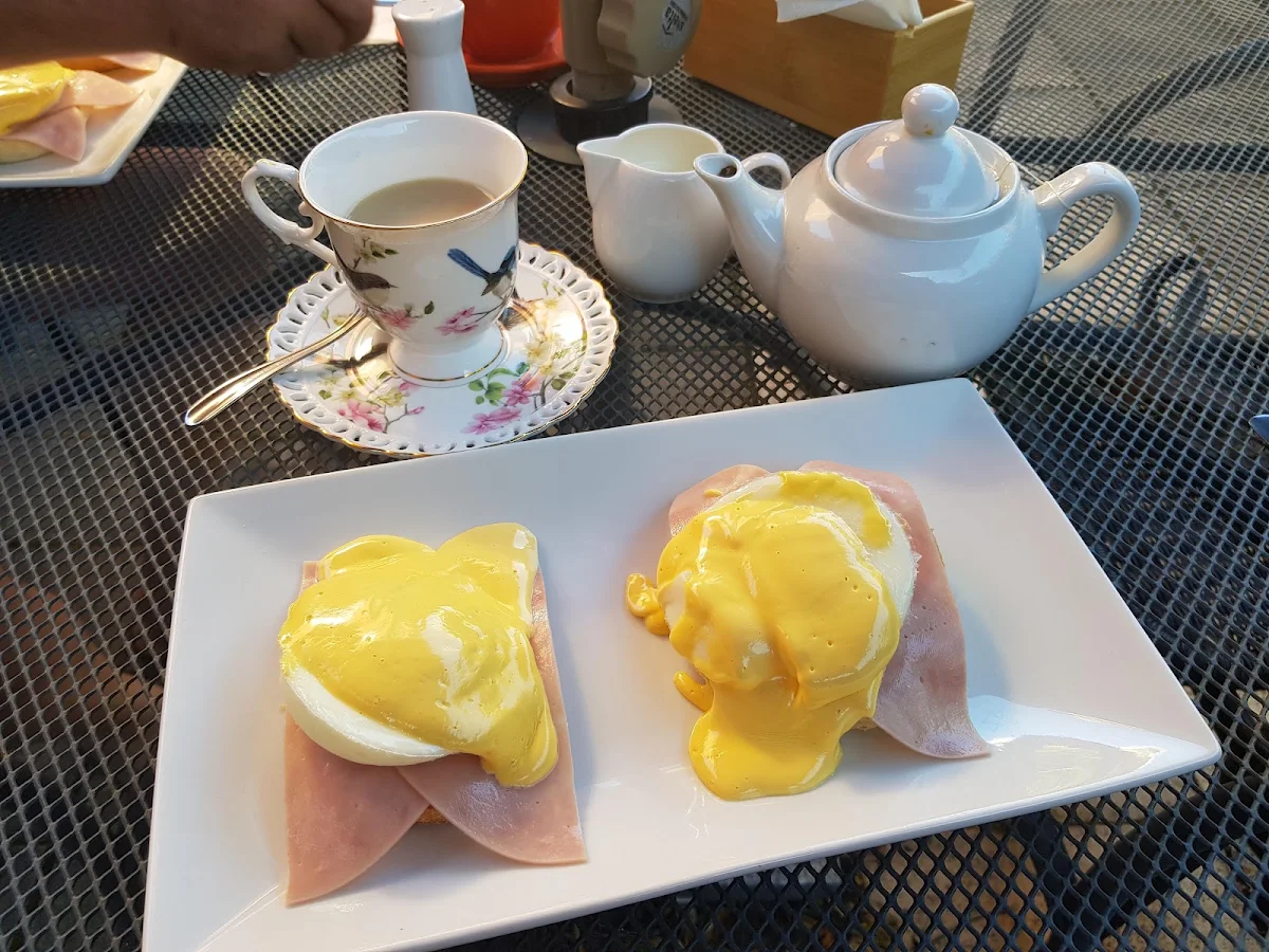 Eggs Benedict, Angels Cafe