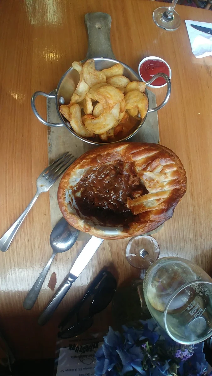 Highlights, Mount Dandenong Hotel