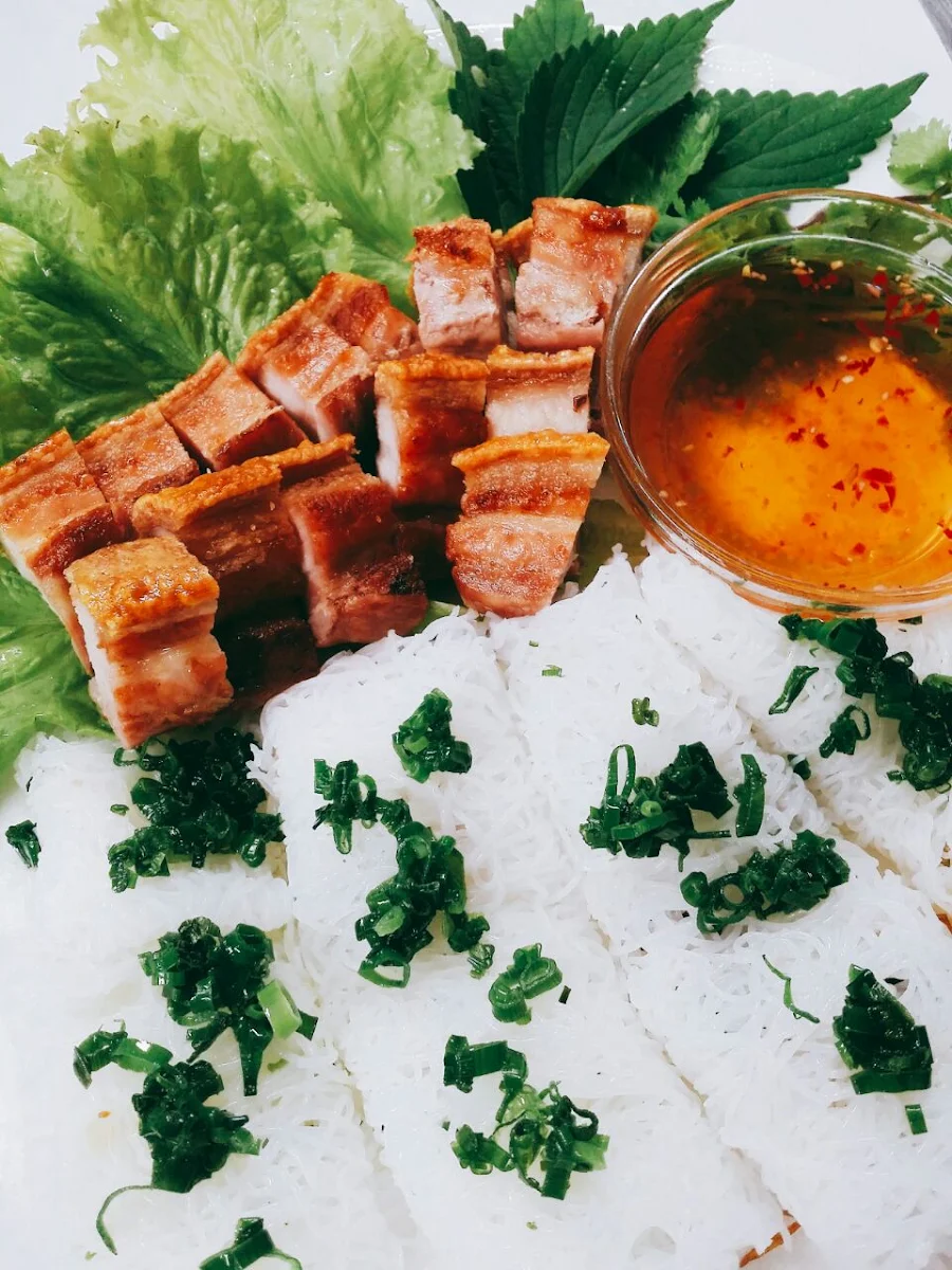 Crispy Pork Belly with Rice Noodle