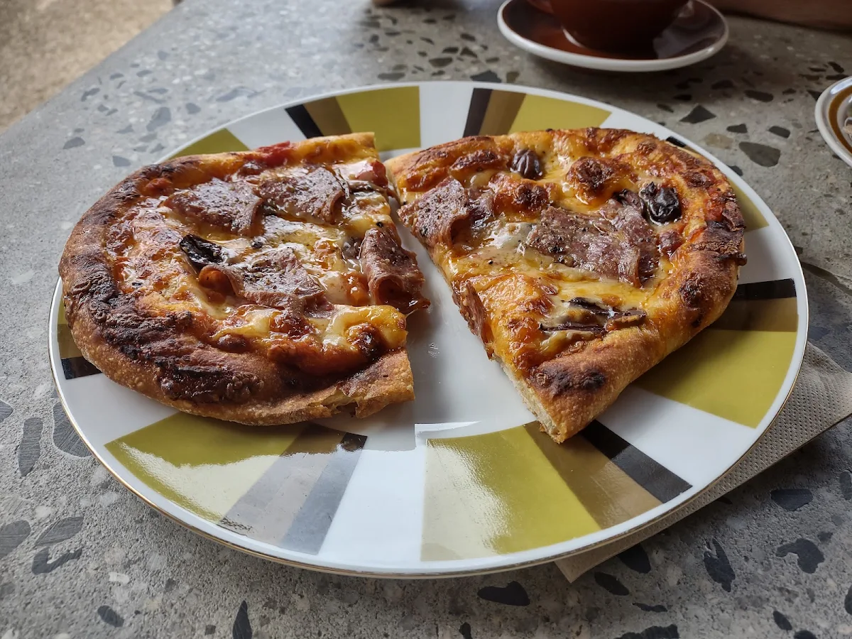 Salami Pizza