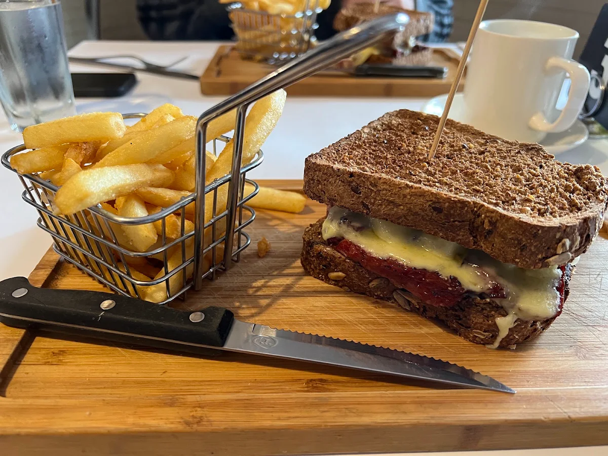 Ruben Sandwich with Chips