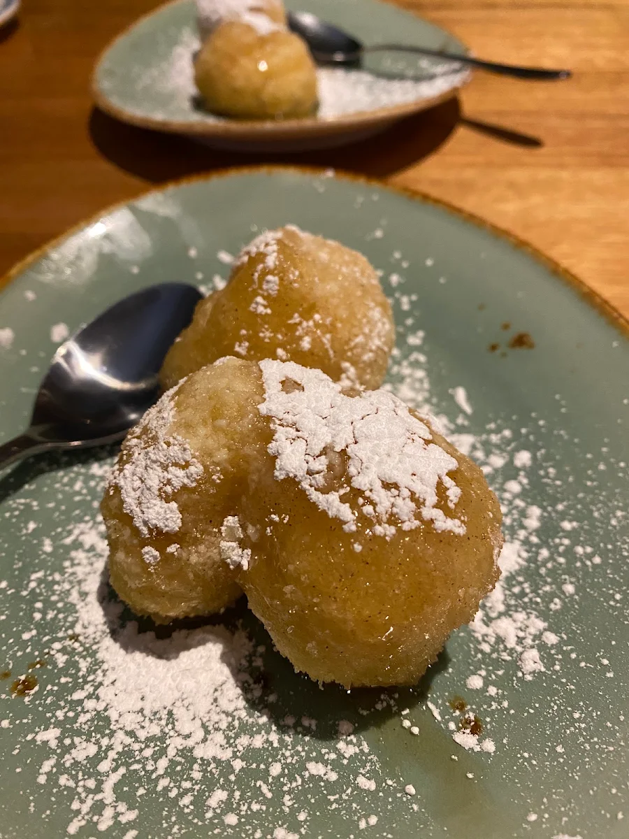 Loukoumades, Gracie Greco