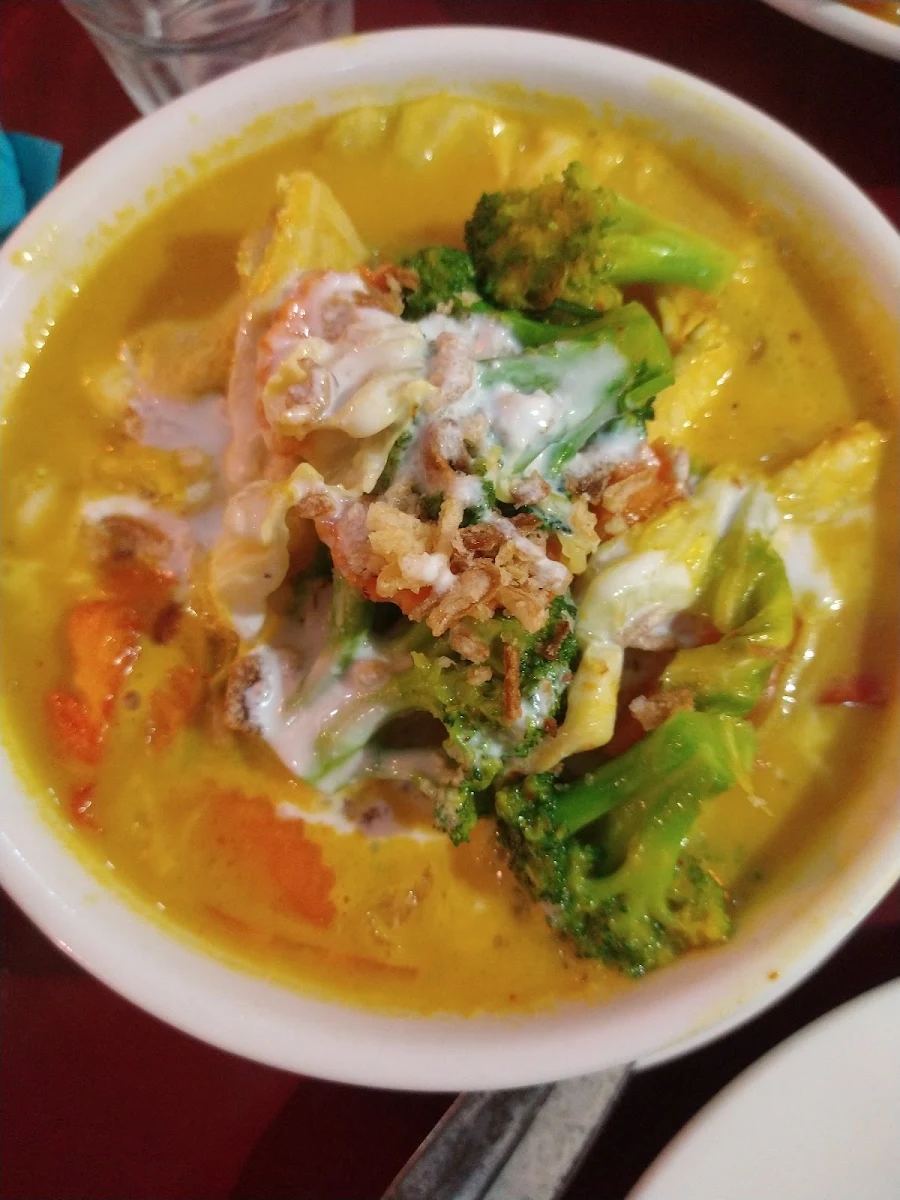 Highlights, Dee's Vintage Thai Restaurant