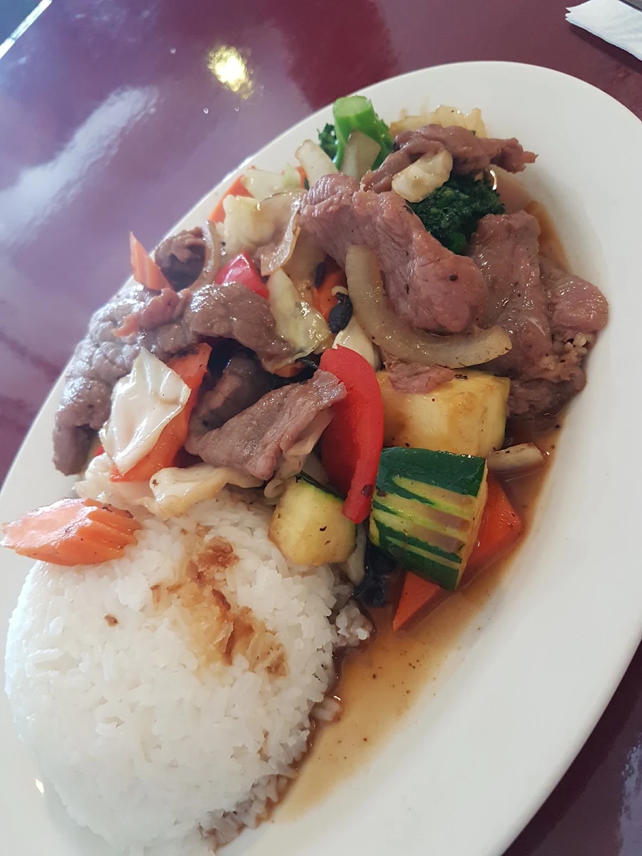 Highlights, Dee's Vintage Thai Restaurant