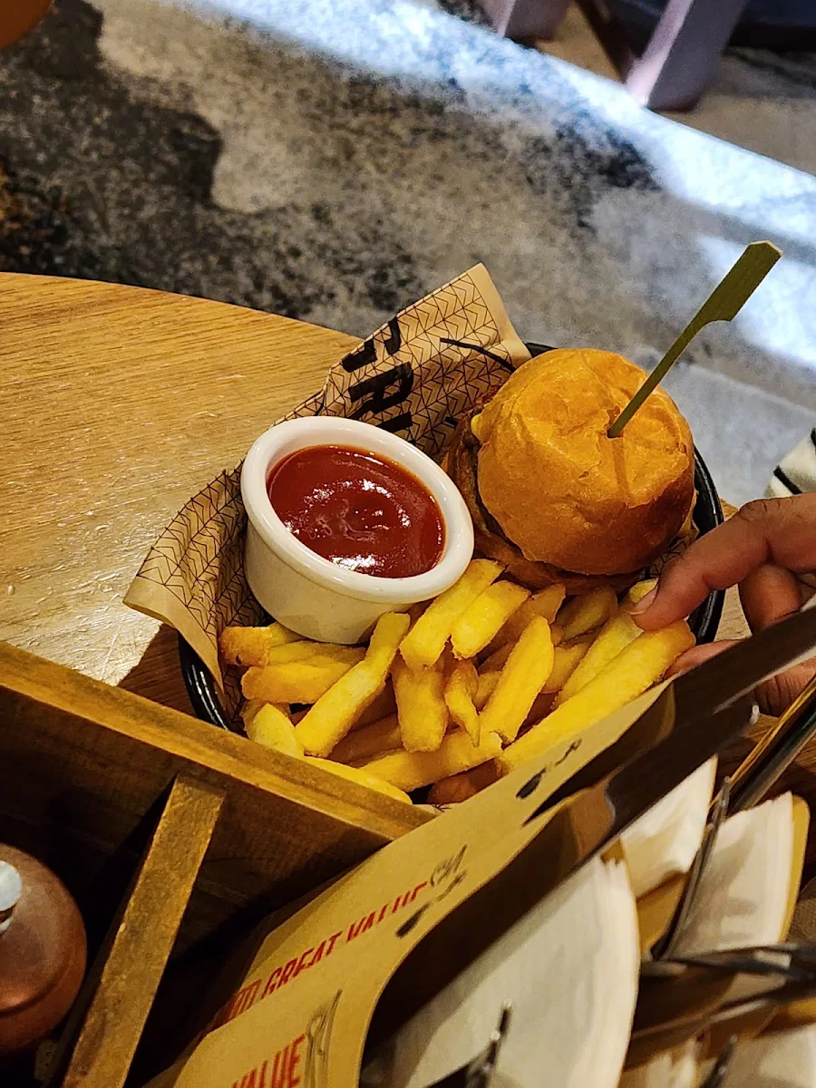 Kids Burger, Victoria Hotel